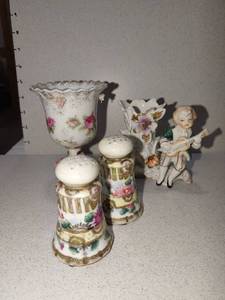 lot 1069 image: Lefton vase with Nippon salt and pepper shakers and Ucagco bud vase