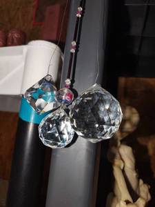 lot 1071 image: Suncatcher prism balls