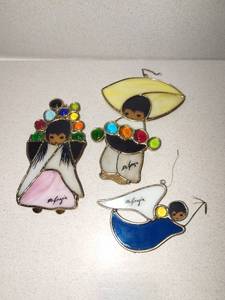 lot 1076 image: DeGrazia stained glass decor