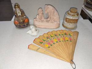 lot 1081 image: Lladro and assorted decor