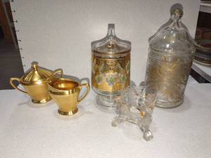 lot 1084 image: Pickard creamer and sugar dishes with assorted decor