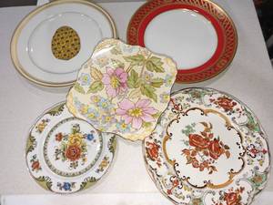 lot 1085 image: Camelia, Bavarian, Fabrege and assorted collectible plates