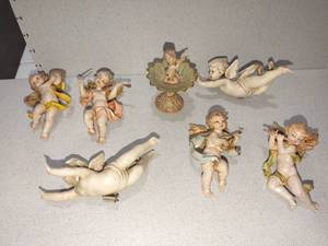lot 1096 image: Angel decor