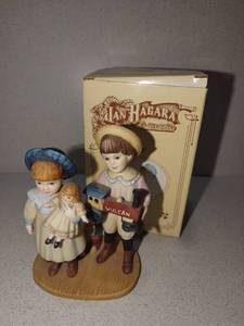 lot 1120 image: Jan Hagara limited edition Sharice and Parry figurine with c.o.a. and box