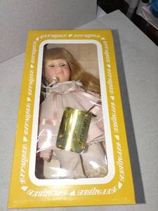 lot 1124 image: Effanbee porcelain doll on stand number 1401 with box