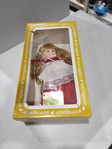 lot 1126 image: Effanbee porcelain doll on stand number 1403 with box