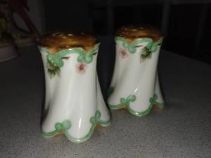 lot 1136 image: Racine Bavaria salt and pepper shakers