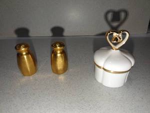 lot 1160 image: Enesco trinket box with Pickard salt and pepper shakers
