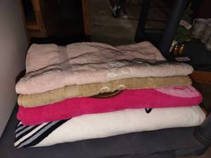 lot 1166 image: Beach towels and handtowels