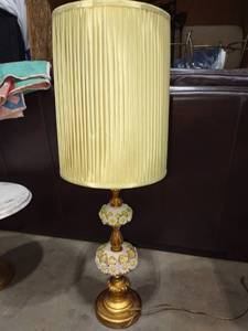 lot 1169 image: Vintage daisy table lamp