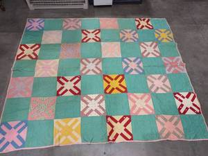 lot 1170 image: Hand stitched quilt approximately 82 x 72 in