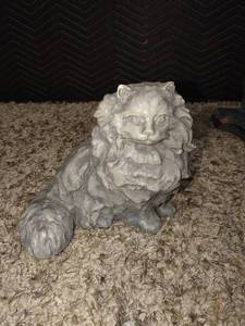 lot 1200 image: Cement Persian cat decor approximately 10 in tall