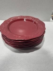 lot 2002 image: 6 Better Homes and Garden Holiday Collection plates