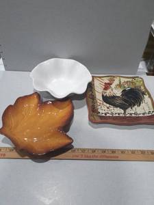 lot 2005 image: A bowl and 2 decorative plates