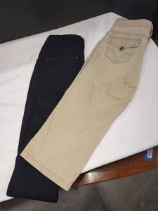 lot 4005 image: Womens pants and capris sizes 6 and 8P