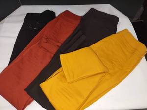 lot 4006 image: Womens pants sizes med and lg