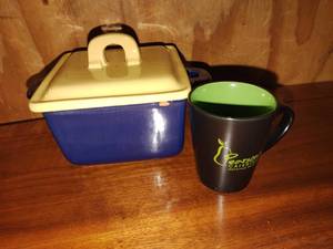 lot 4021 image: Italian handled casserole dish and lid with coffee mug