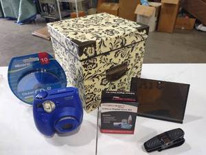 lot 4023 image: Decorative box with office supplies