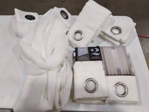 lot 4026 image: Style Decor Lakeville curtains total 6 panel curtains