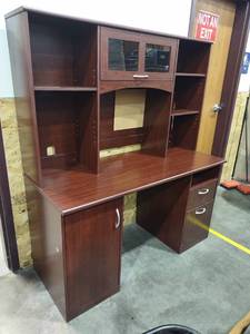 lot 4030 image: Desk 64 x 56 x 23 in