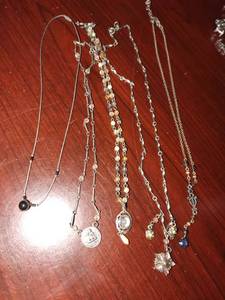 lot 4040 image: Ladies necklaces