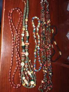 lot 4045 image: Ladies necklaces