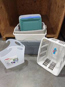 lot 6004 image: Assorted totes and non paired lids with baskets