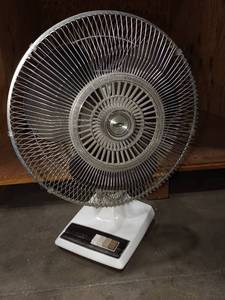 lot 6005 image: Dayton 16 in oscillating fan