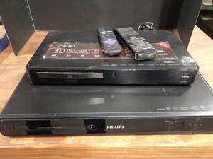 lot 6011 image: Philips DVD Home theater system and Vizio Blu ray player. Both have remote.