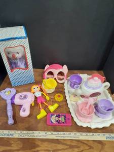 lot 6018 image: Miscellaneous toys