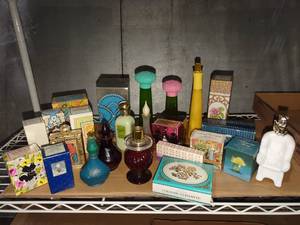 lot 3037 image: Avon perfumes and toiletries