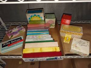 lot 3038 image: Avon perfumes and toiletries