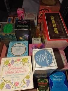 lot 3044 image: Avon perfumes and toiletries