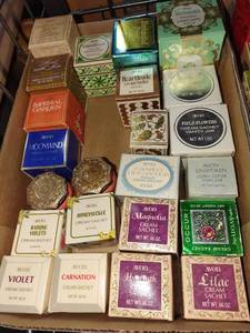 lot 3045 image: Avon perfumes and toiletries