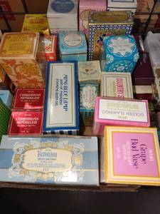 lot 3047 image: Avon perfumes and toiletries