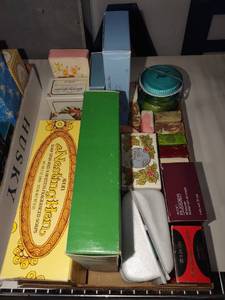 lot 3055 image: Avon perfumes and toiletries