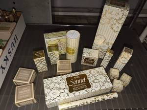 lot 3059 image: Avon sonnet collection