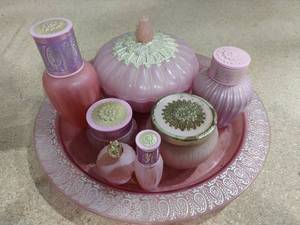 lot 3065 image: Avon perfumes and toiletries