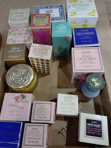 lot 3066 image: Avon perfumes and toiletries