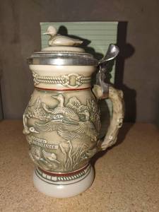 lot 3084 image: Avon ducks of American wilderness stein with box