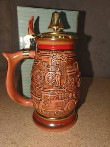 lot 3088 image: Avon tribute to American firefighters stein with box