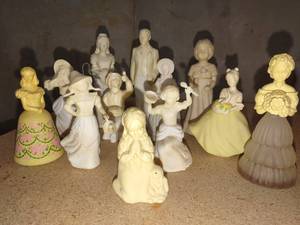 lot 3090 image: Avon figurine decanters