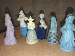 lot 3091 image: Avon figurine decanters