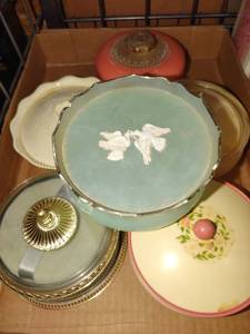 lot 3093 image: Avon powder cases
