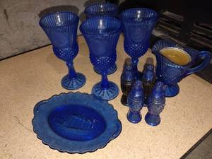 lot 3104 image: Avon Fostoria Washington cobalt glassware