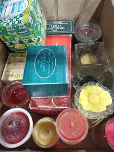 lot 3107 image: Avon perfumed candles and accessories