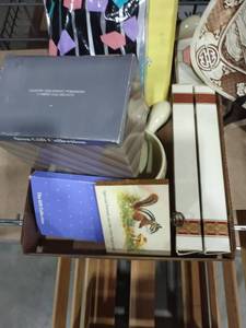 lot 3109 image: Avon perfumed candles and accessories