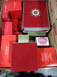 lot 3115 image: Avon Christmas items