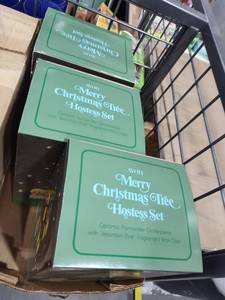 lot 3117 image: Avon Christmas tree hostess sets