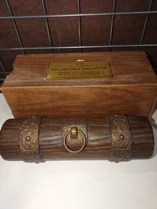 lot 3124 image: Avon wild country collectors organizer